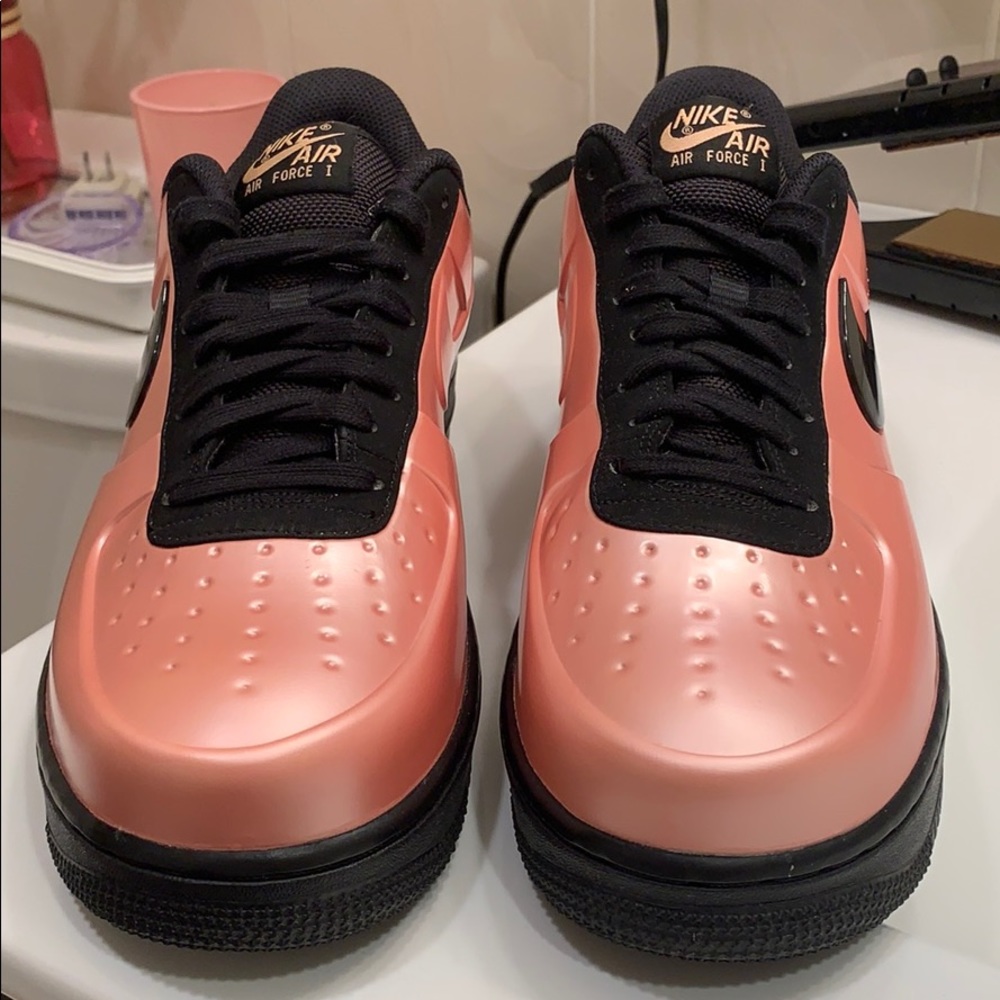 Nike foam hot pink W/ black nike check BRAND NEWWW